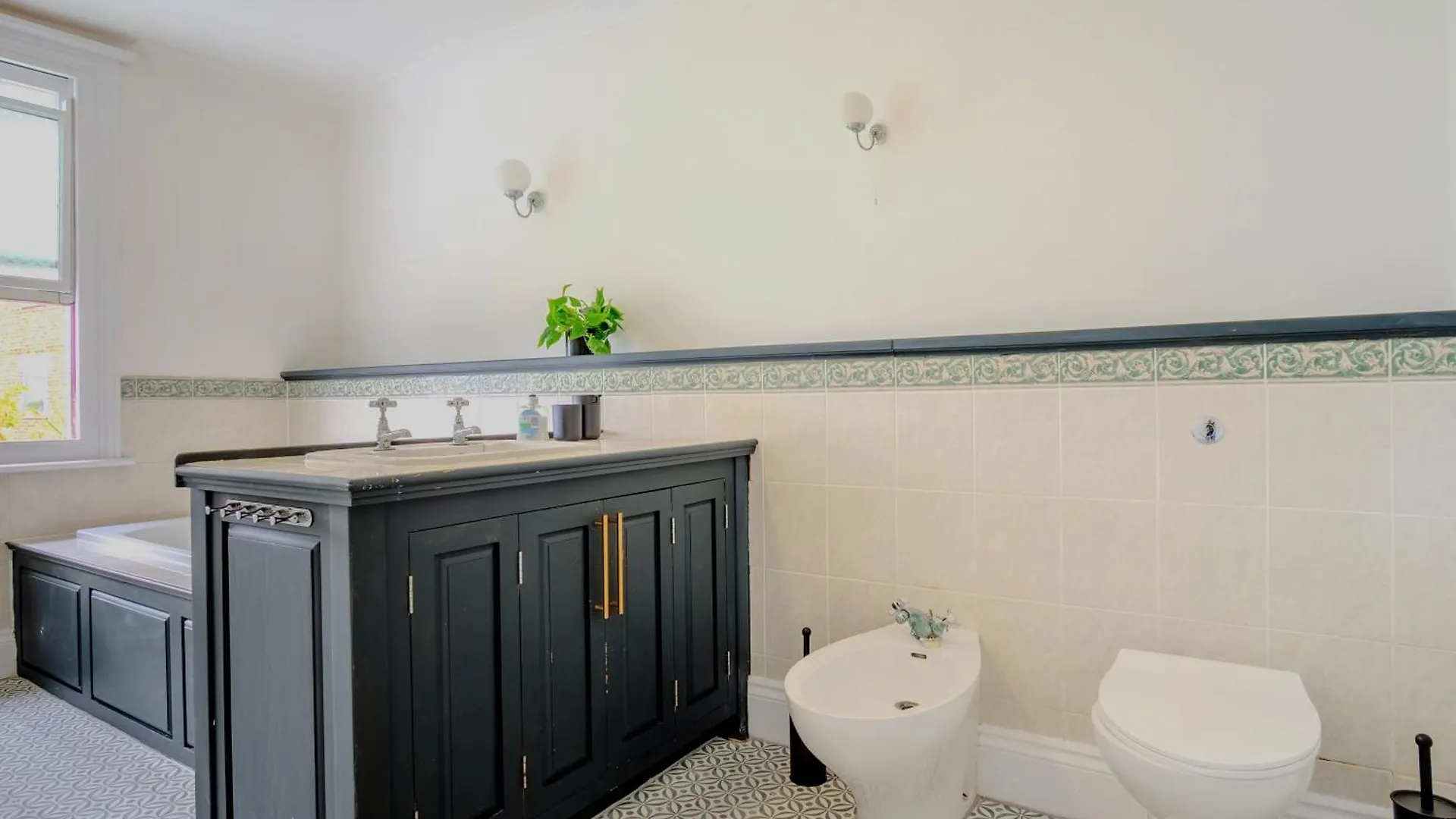 Holiday home One Bedroom Apartment By Brookland Stays Serviced Accommodation Short Lets Brighton With Free Wifi