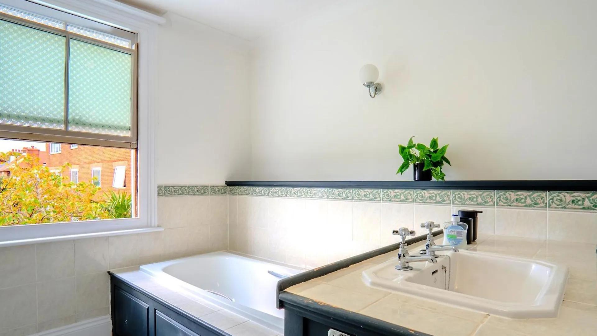 One Bedroom Apartment By Brookland Stays Serviced Accommodation Short Lets Brighton With Free Wifi Großbritannien